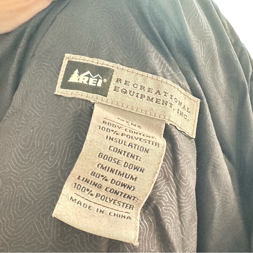 REI Men's Green Puffer Vest - Picture 4 of 4